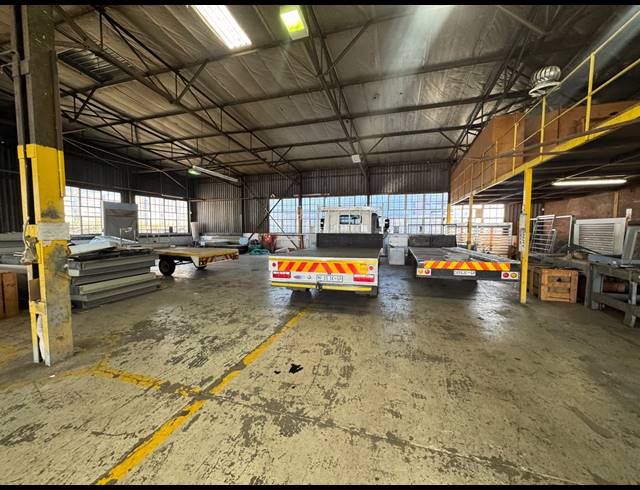 742M² WAREHOUSE TO LET IN SPARTAN